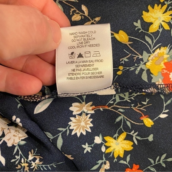 Everleigh Top Navy Blue Floral Ruffle Keyhole Tie Front Size Small V Neck - Picture 8 of 10